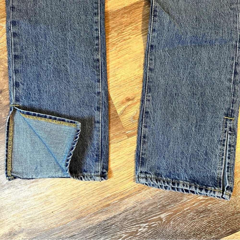Good American Light Wash Jeans - Picture 5 of 5
